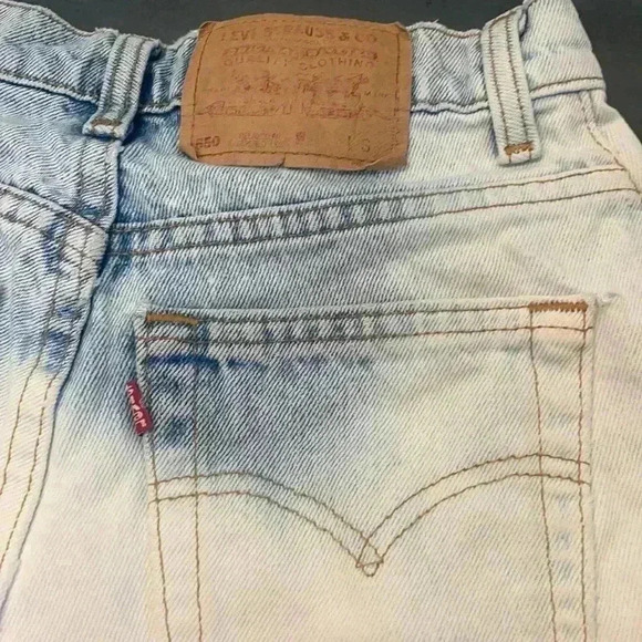 LEVI’S Women’s Distressed Jean Shorts - Picture 5 of 6